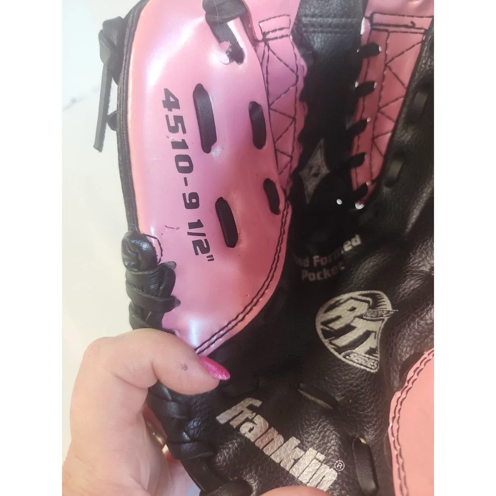 Franklin Left Hand Youth Girls Pink And Black Baseball Softball Mitt Size 9.5